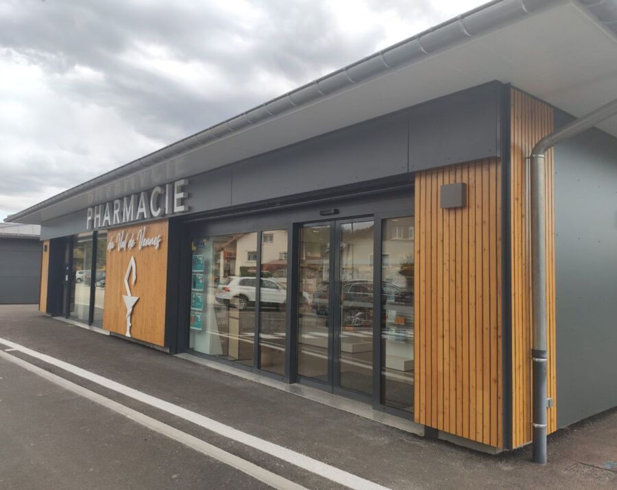 Pharmacie moderne façade